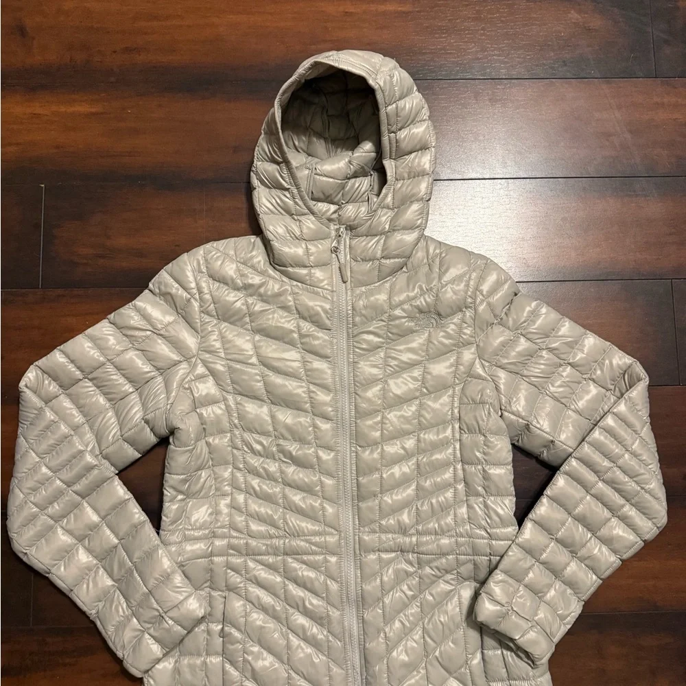 Women's The North Face TNF Thermoball Eco Silver Gray Parka Puffer Jacket Sz M - Picture 2 of 8